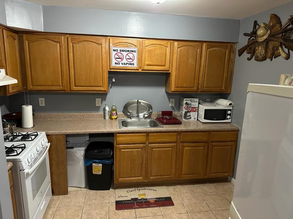 Divine Guest House Room D. 6Mins Near Ewr Newark Airport, 4Mins To Penn Station / Prudential Buitenkant foto